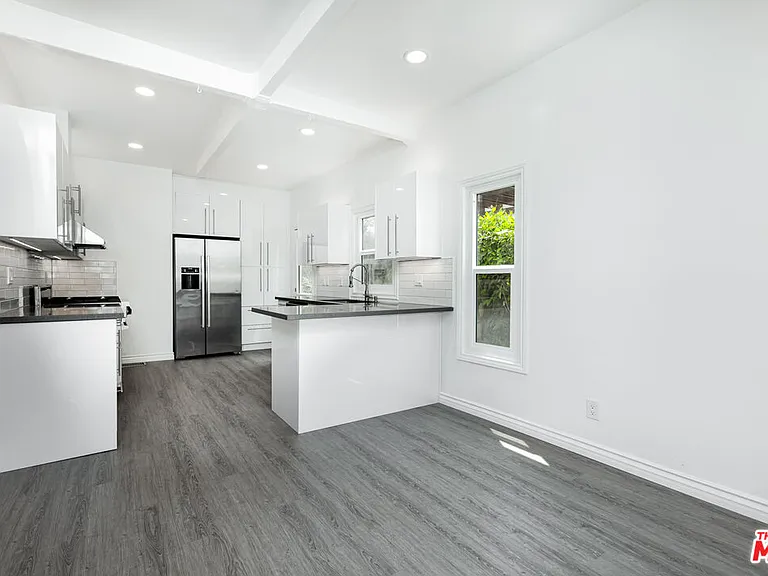 8718 Rosewood Ave — Photo 6