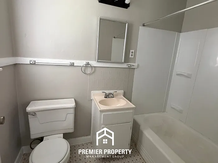3916 Wales Ave — Photo 9