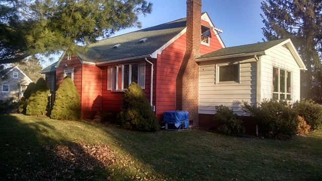 2nd image of 912 Main St