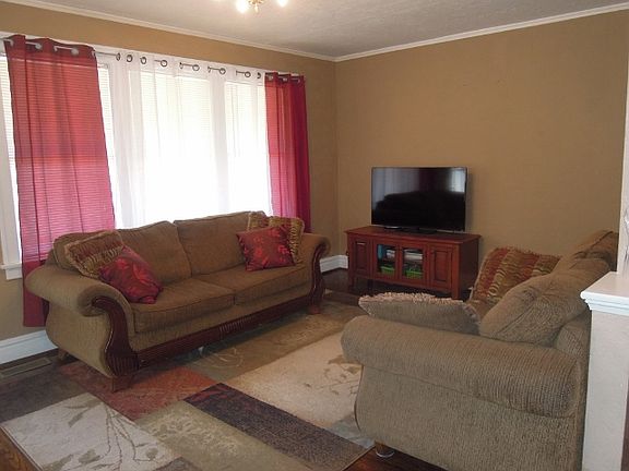 3rd image of 5033 Tholozan Ave