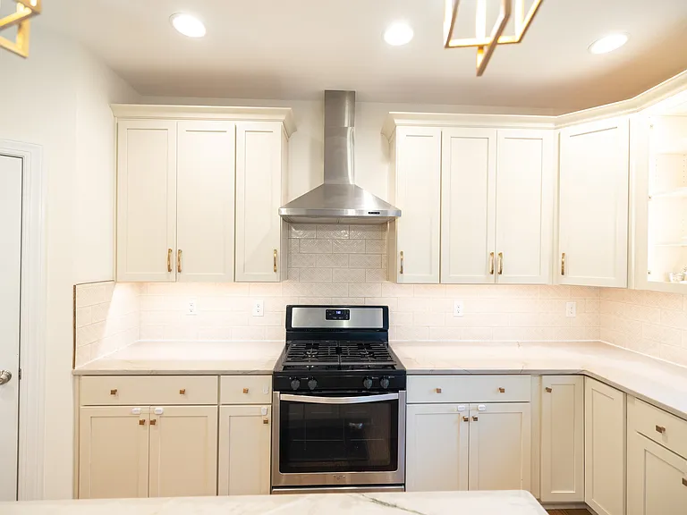12194 Elnora Ln — Photo 3