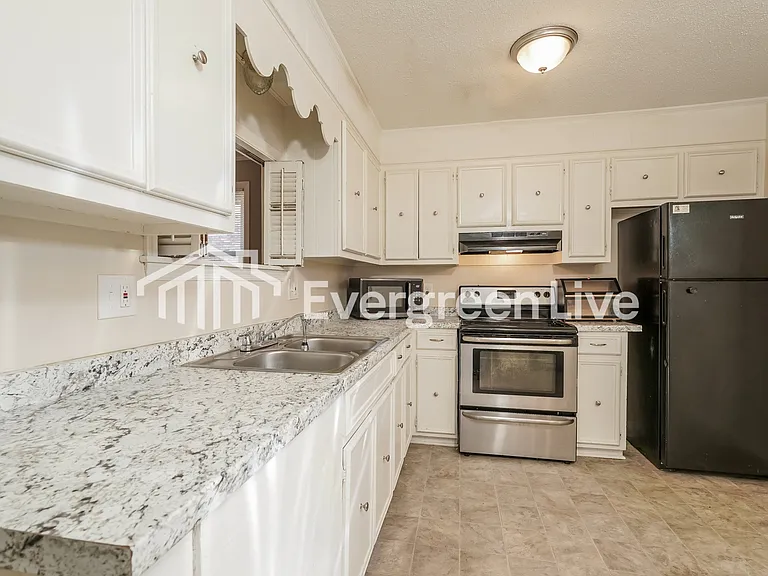 2211 Buckingham Dr — Photo 6