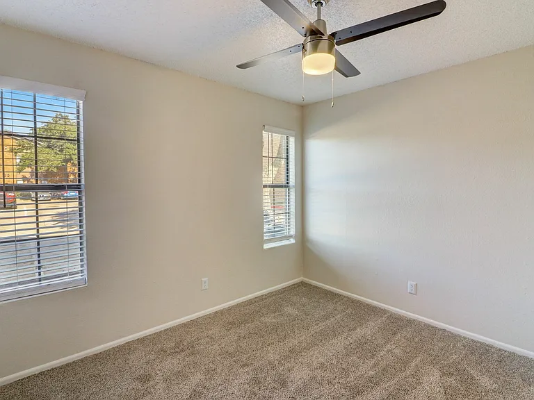 24-web-or-mls-Lake Park Rd-024
