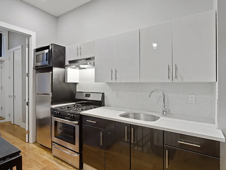139 Essex St #B — Photo 1