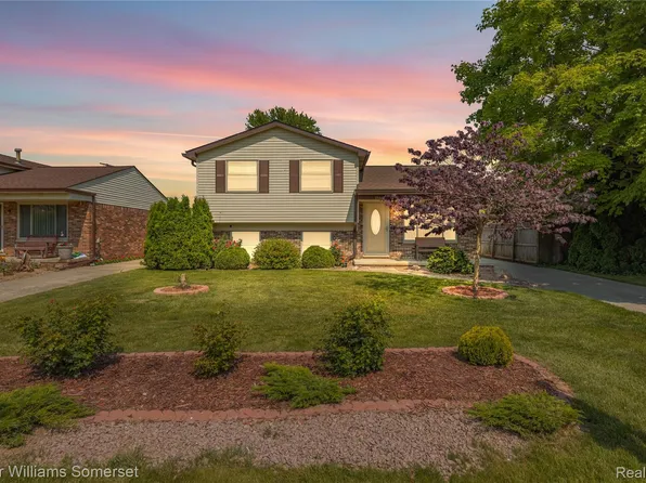 39754 Chart St, Harrison Township, MI 48045