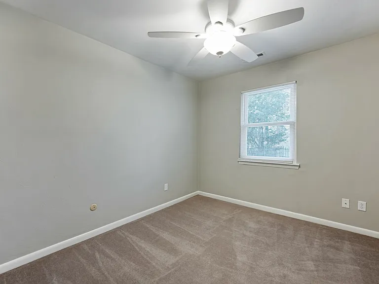 517 Norman Ln — Photo 29