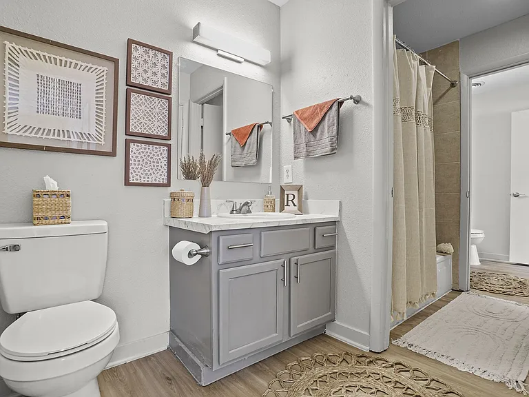 Regency Point Luxury Apartments — Photo 66