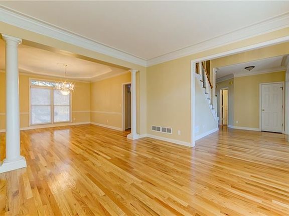 4th image of 2560 Lynshire Ln