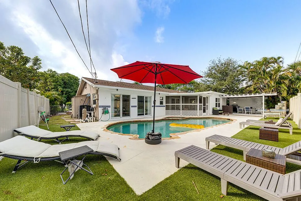 729 Heron Dr