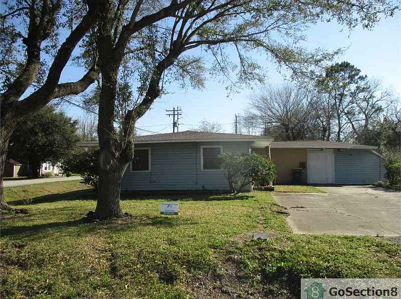 1st image of 401 Honeysuckle Dr