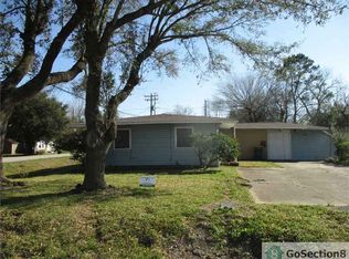 401 Honeysuckle Dr, La Marque, TX 77568
