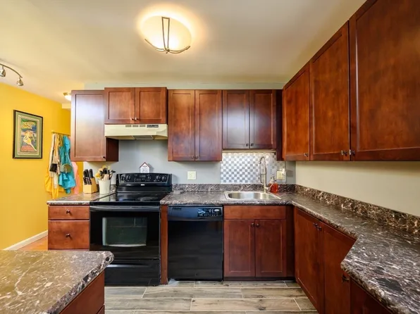 96 Old Colony Ave APT 304, East Taunton, MA 02718
