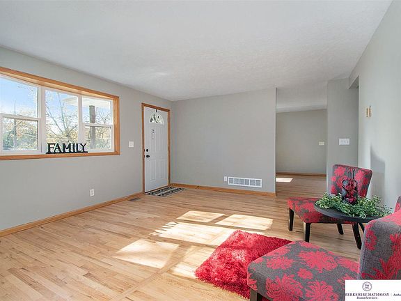 4th image of 7516 Pinkney St