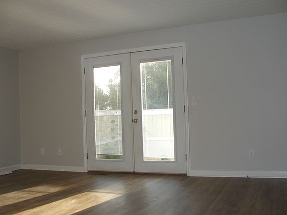3rd image of 7581 Bay Hill Dr
