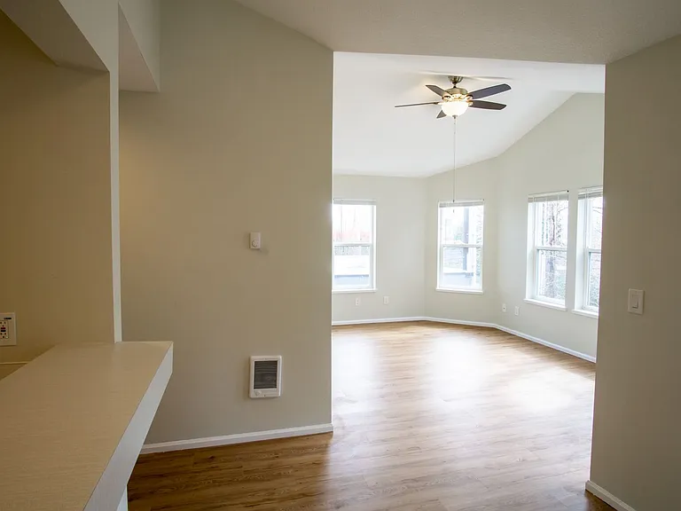 245 SW Hooker St #7 — Photo 5