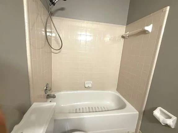 4230 Cedartree Dr — Photo 2
