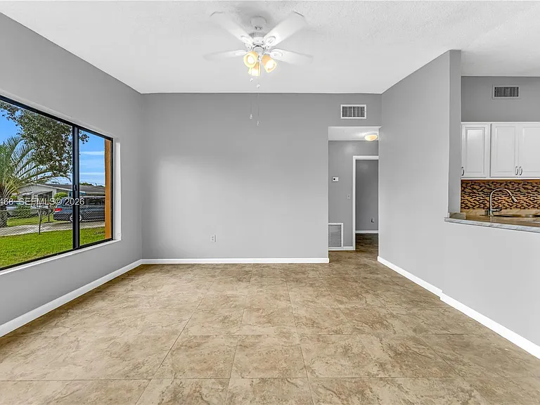 4220 SW 36th St — Photo 4