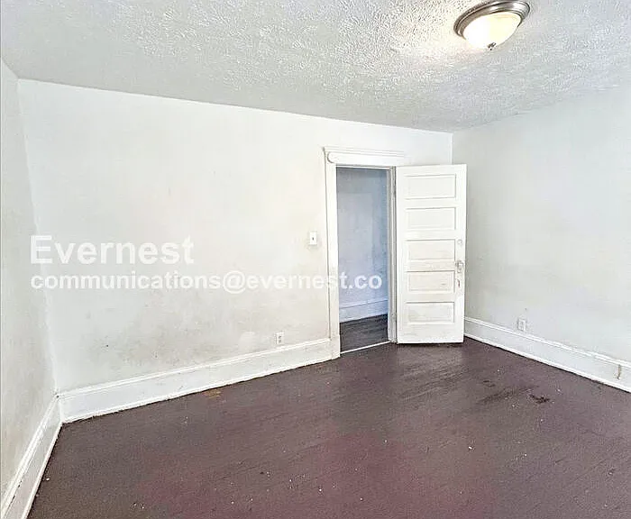 2213 E 82nd St — Photo 16