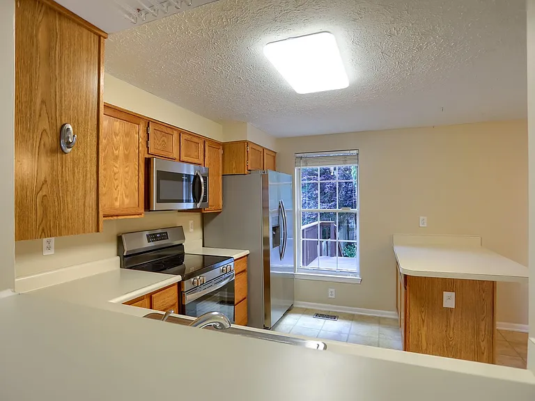 437 Ashton Ln — Photo 36