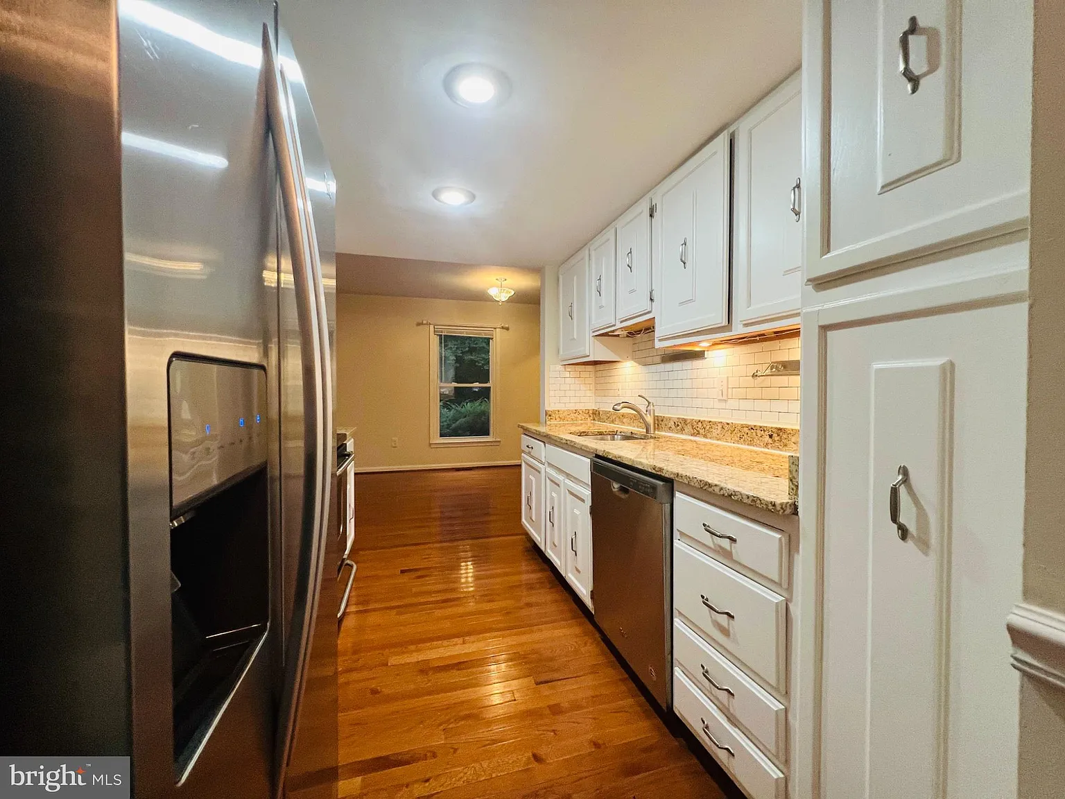 3 bed, 3.5 bath, 1954 sqft, $3,199 — Photo 2