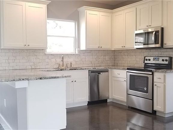 4th image of 134 Shadow Oak Dr