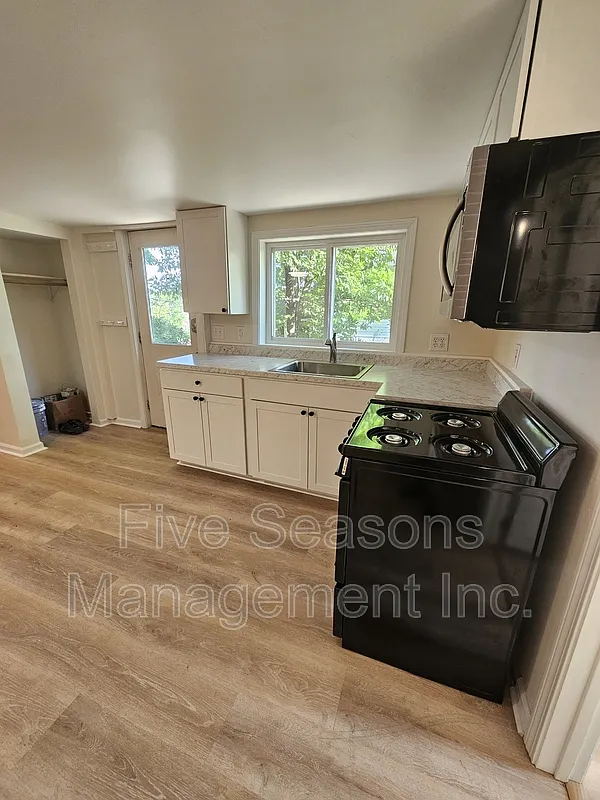 2 bed, 1.0 bath, 800 sqft, $1,900 — Photo 3