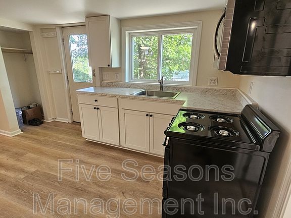 3rd image of 465-467 Colchester Ave #5