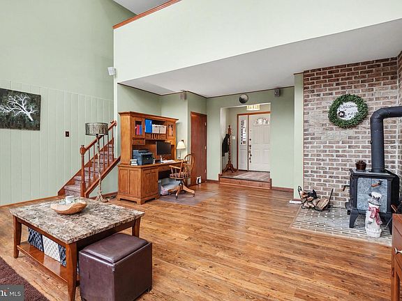 4th image of 46 Wetzel Rd