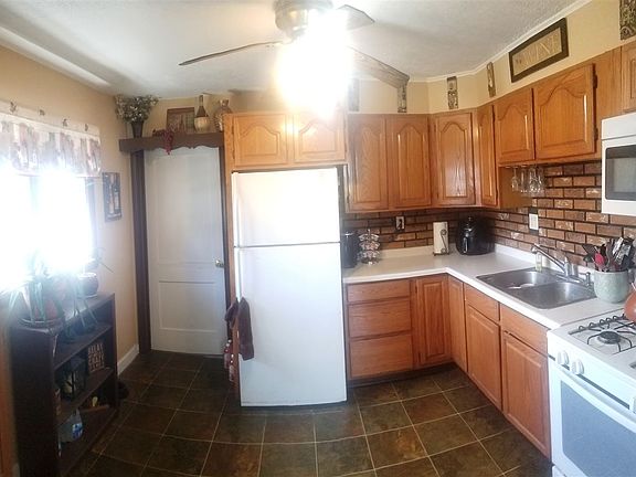 3rd image of 204 E Greenview Ave