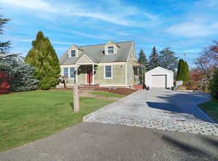 28 Stillson Pl, Fairfield, CT 06824