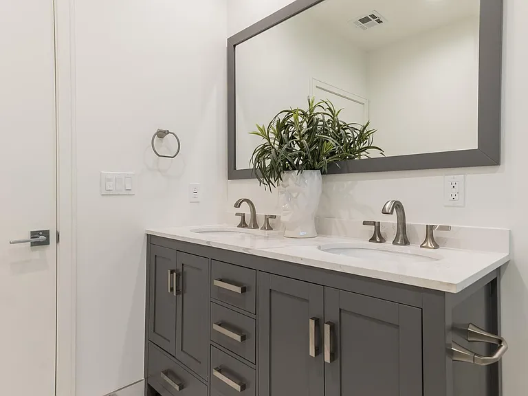 526 W Doran St — Photo 20