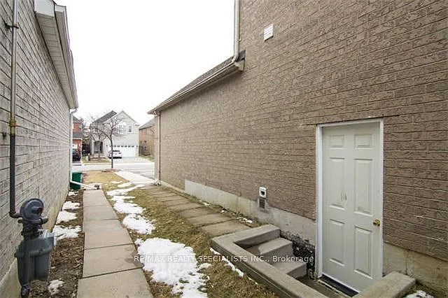 10 Treepark St #MAIN 2ND — Photo 19