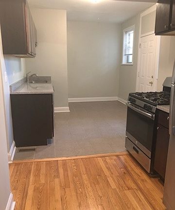 4th image of 6738 N Lakewood Ave #2