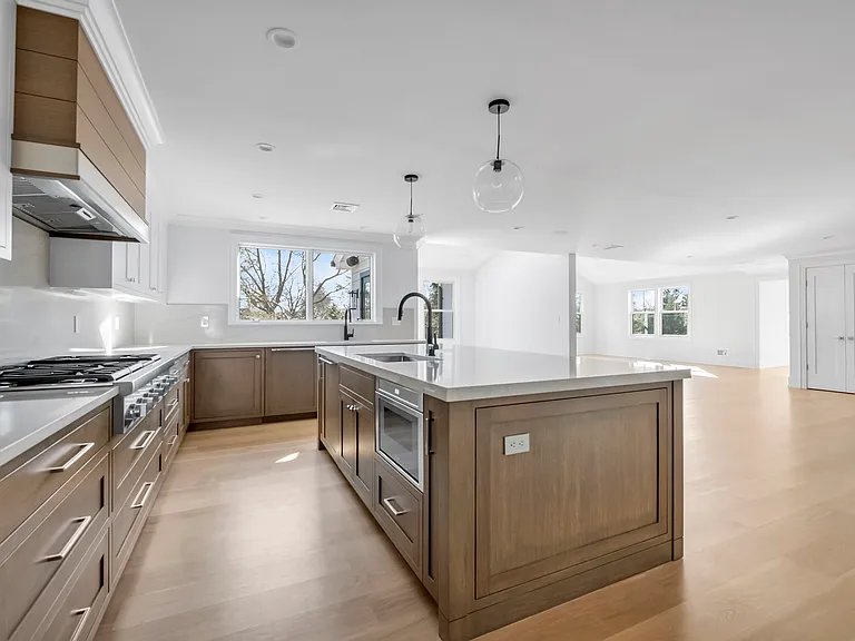 40 Hewlett Ln — Photo 15