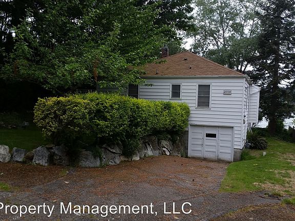 5th image of 2709 Marine Dr