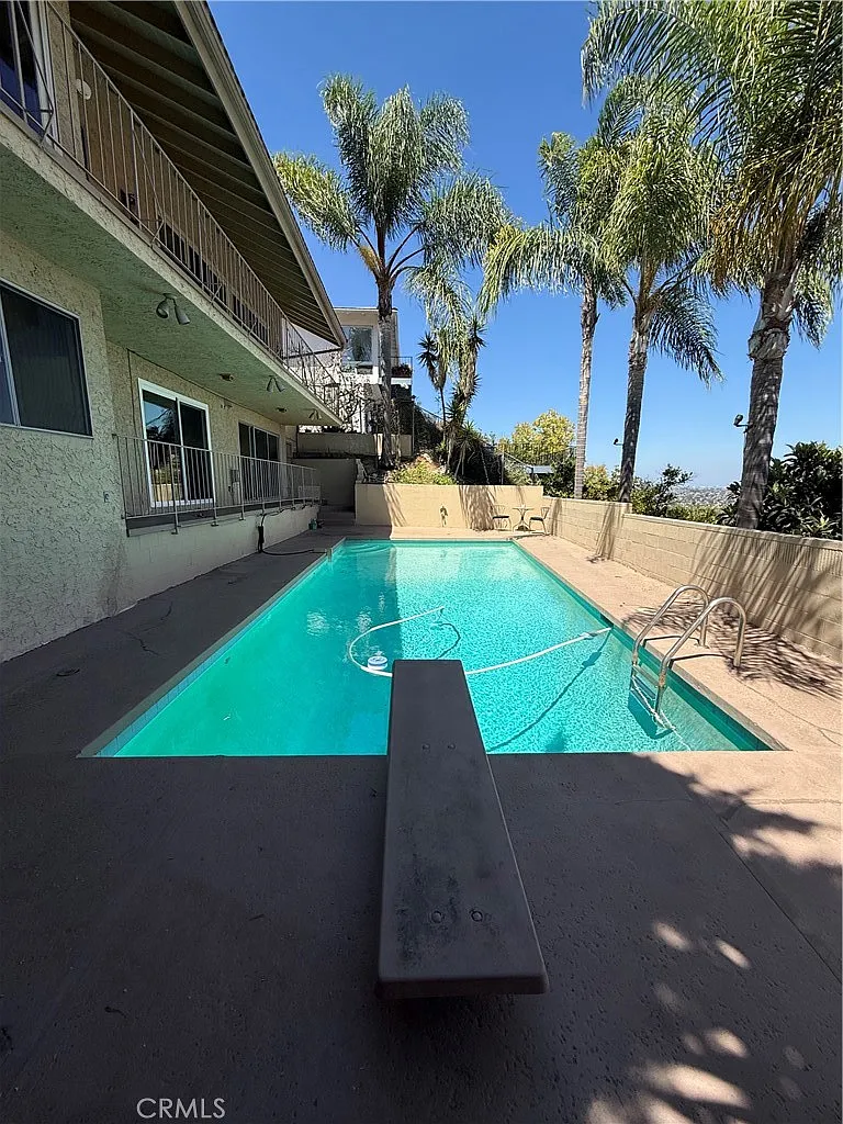 2 bed, 820 sqft, $3,750 — Photo 2