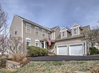 6 Hansom Rd, Basking Ridge, NJ 07920