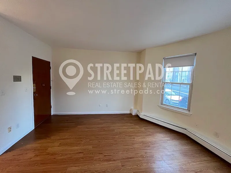 Studio, $1,900 — Photo 4