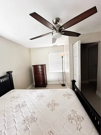 2251 NW 28th St