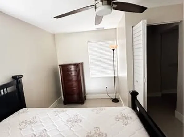 2251 NW 28th St, Oakland Park, FL 33311