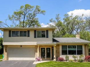 90 Evergreen Ct, Deerfield, IL 60015