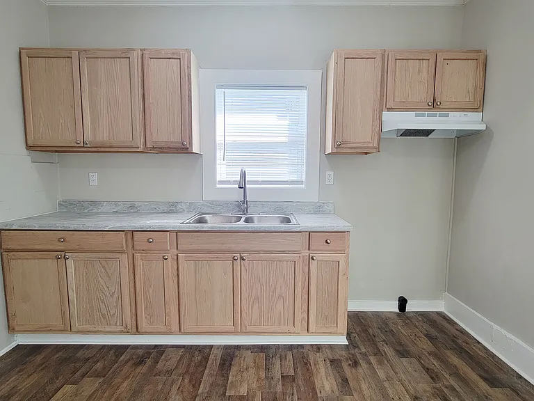 318 E Sumter St — Photo 3