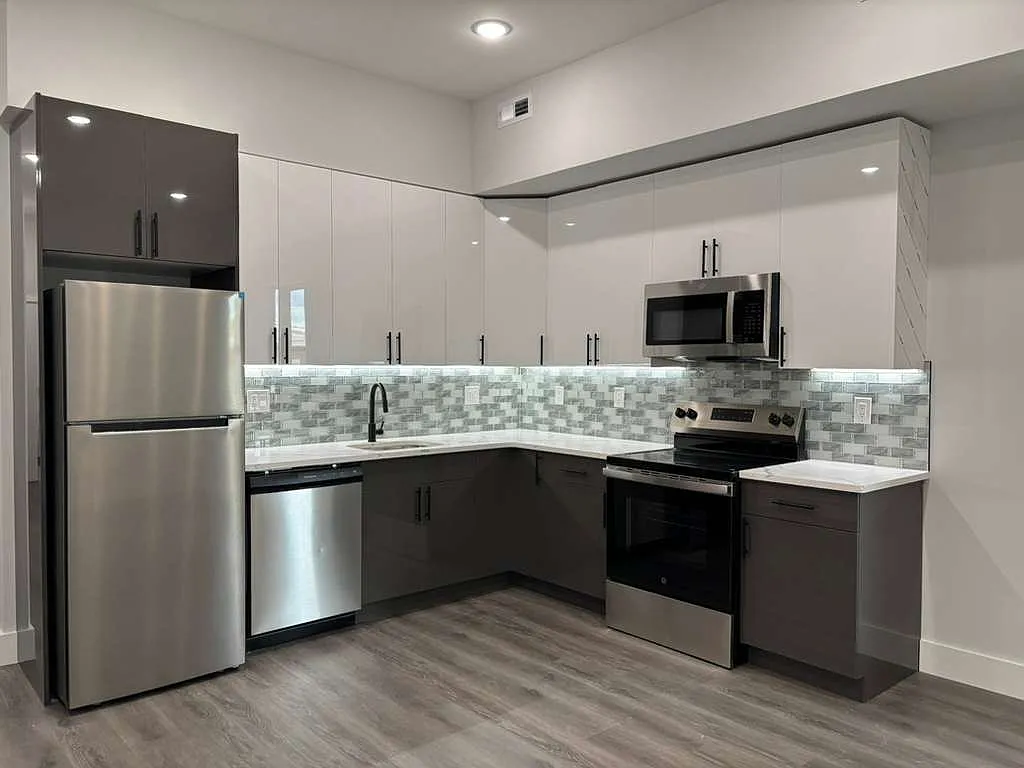 2 bed, 750 sqft, $1,875 — Photo 1