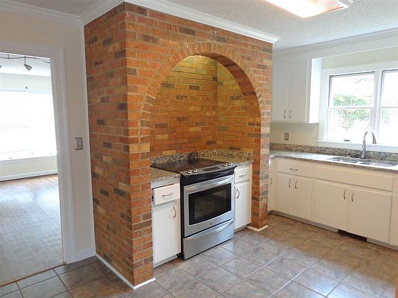 4th image of 413 Garden Grove Ct
