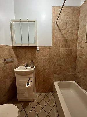 Rented by Parlor Real Estate Corp | media 20