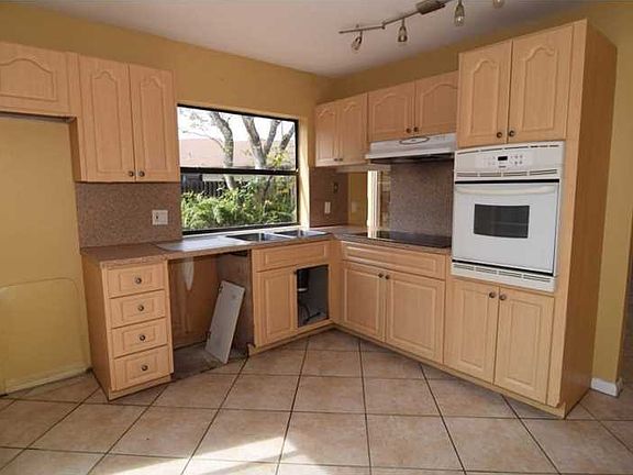 4th image of 13220 SW 108th Street Cir