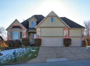1052 S Carriage Ave, Springfield, MO 65809