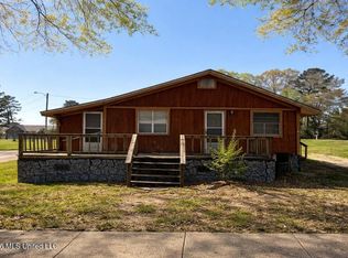 221 N West St, Mendenhall, MS 39114