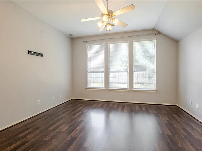 2720 Alpena Dr — Photo 10