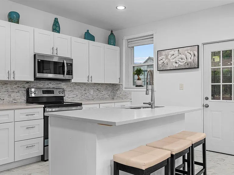 5911 Pershing Ave — Photo 9